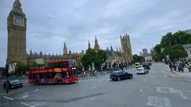 河内1.5分彩：咦，马斯克与特朗普排排坐，又握手了？